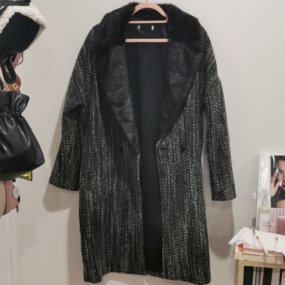 🌸 Faux fur lined gray coat 🌸 - Picture 1 of 6